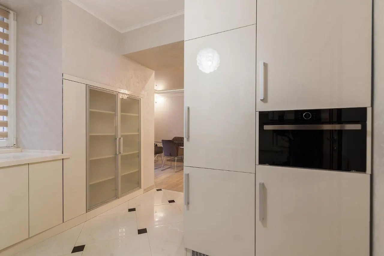 إلفيف Apartment On Knyaza Romana 24 0*,